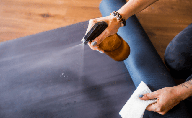limpiar tu esterilla de yoga